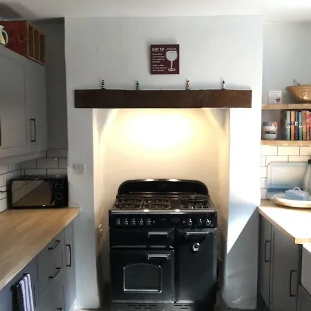 بيت للعطل Coast Cottage, Sea Views, Filey's Old Town - Few Minutes Walk To Beach & Town *