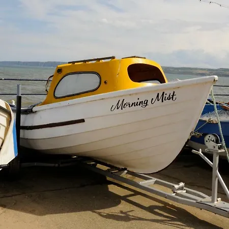 Coast Cottage, Sea Views, Filey's Old Town - Few Minutes Walk To Beach & Town * Filey