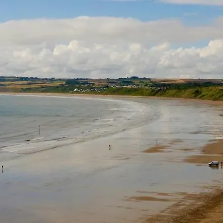 Coast Cottage, Sea Views, Filey's Old Town - Few Minutes Walk To Beach & Town Filey