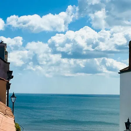 بيت للعطل Coast Cottage, Sea Views, Filey's Old Town - Few Minutes Walk To Beach & Town *