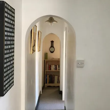 بيت للعطل Coast Cottage, Sea Views, Filey's Old Town - Few Minutes Walk To Beach & Town *