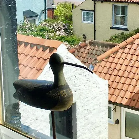 Coast Cottage, Sea Views, Filey's Old Town - Few Minutes Walk To Beach & Town